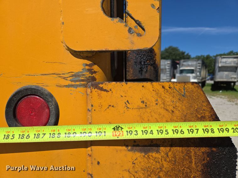 image for item DY0401 2015 Western Star 4700SF dump truck