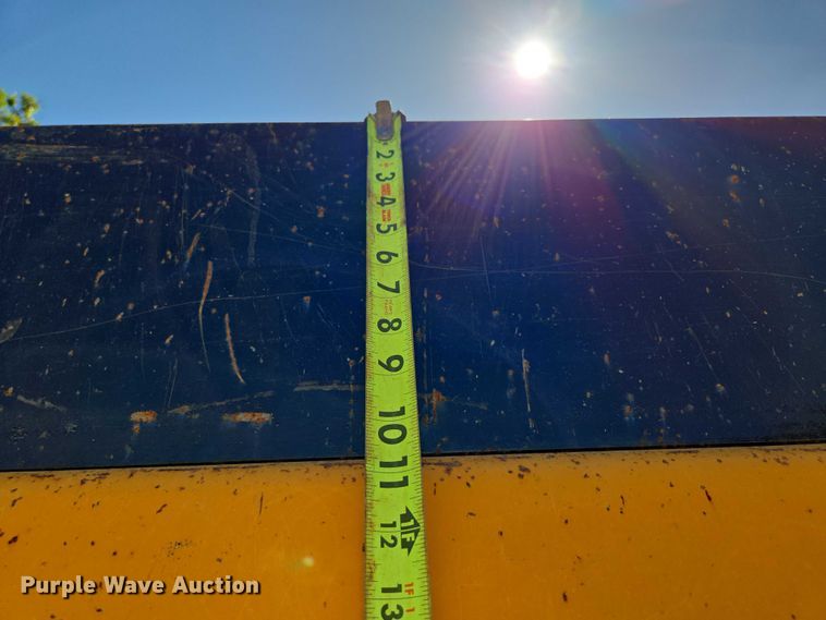 image for item DY0401 2015 Western Star 4700SF dump truck