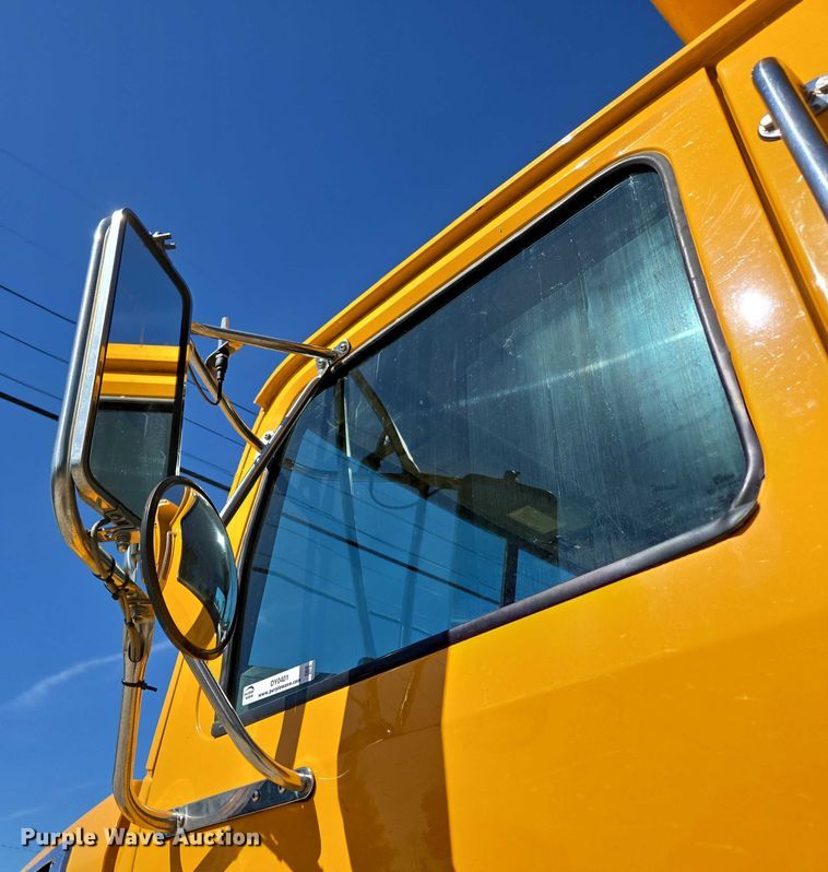 image for item DY0401 2015 Western Star 4700SF dump truck