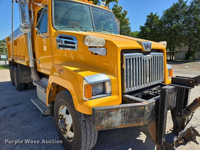 image for item DY0401 2015 Western Star 4700SF dump truck