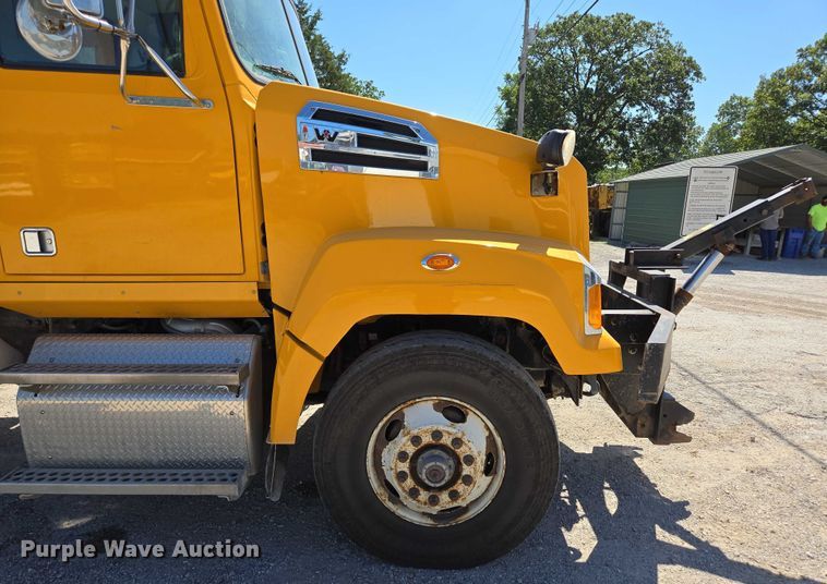 image for item DY0401 2015 Western Star 4700SF dump truck