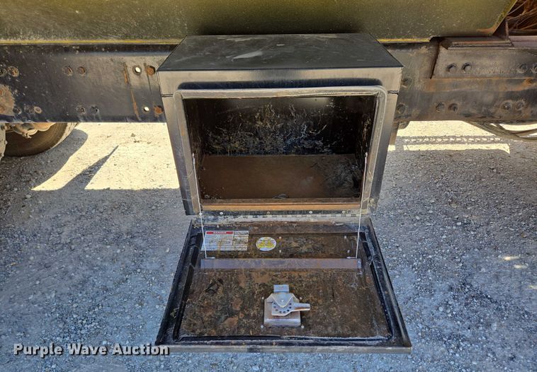 image for item DY0401 2015 Western Star 4700SF dump truck