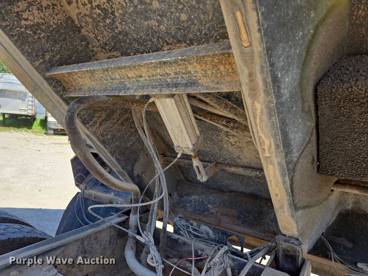 image for item DY0401 2015 Western Star 4700SF dump truck