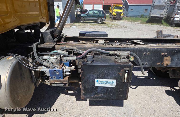 image for item DY0401 2015 Western Star 4700SF dump truck