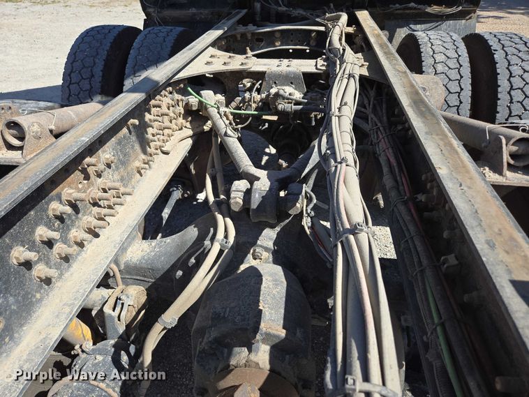 image for item DY0401 2015 Western Star 4700SF dump truck