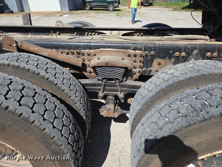 image for item DY0401 2015 Western Star 4700SF dump truck