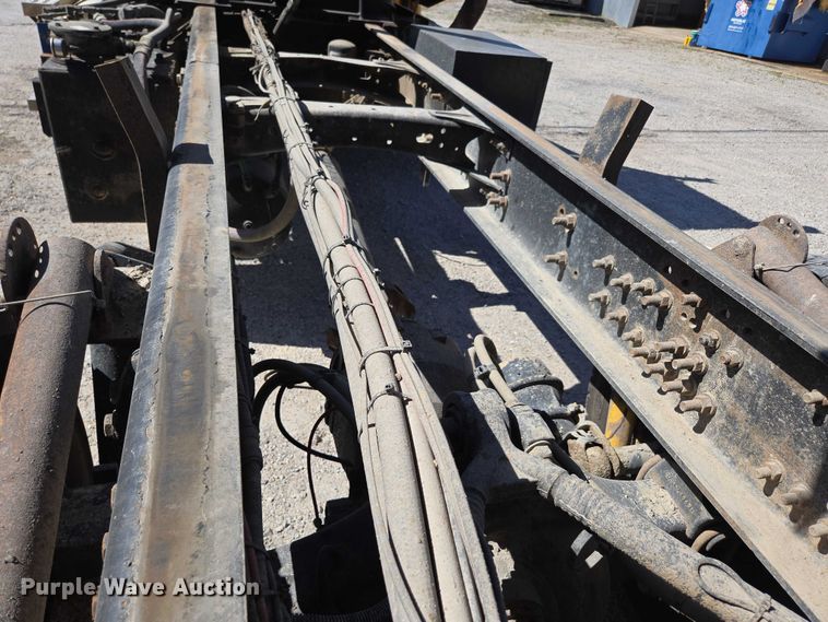 image for item DY0401 2015 Western Star 4700SF dump truck