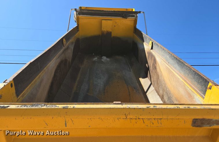 image for item DY0401 2015 Western Star 4700SF dump truck