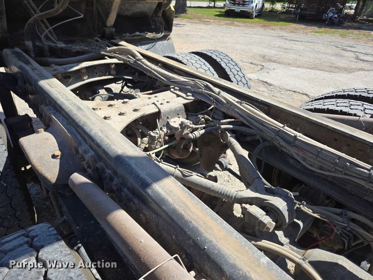 image for item DY0401 2015 Western Star 4700SF dump truck