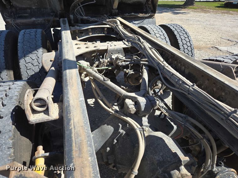 image for item DY0401 2015 Western Star 4700SF dump truck