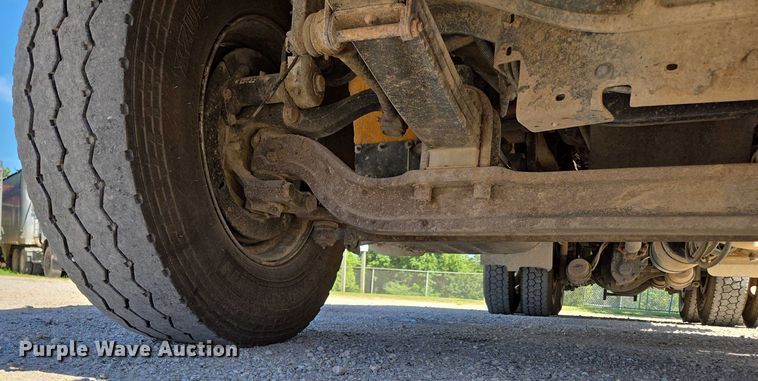 image for item DY0401 2015 Western Star 4700SF dump truck