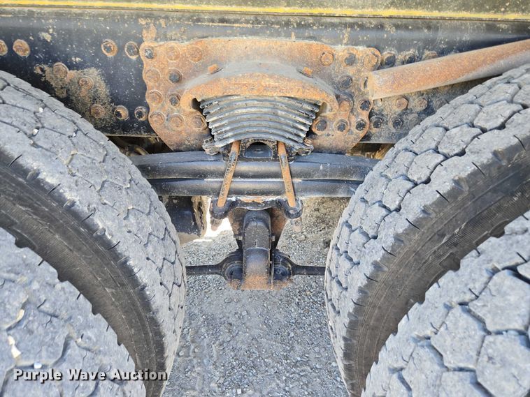 image for item DY0401 2015 Western Star 4700SF dump truck