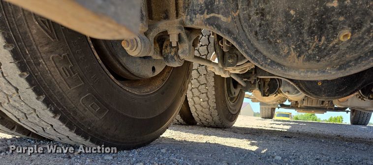 image for item DY0401 2015 Western Star 4700SF dump truck