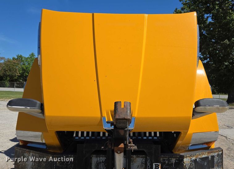 image for item DY0401 2015 Western Star 4700SF dump truck