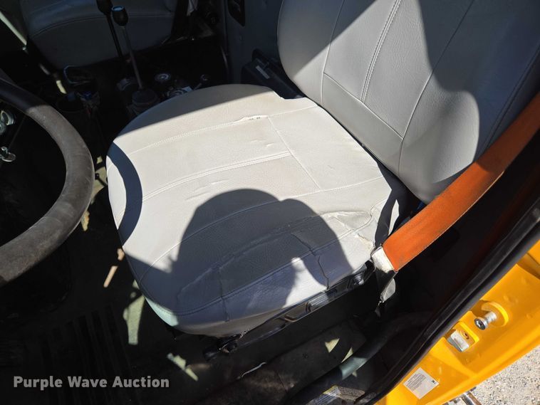 image for item DY0401 2015 Western Star 4700SF dump truck