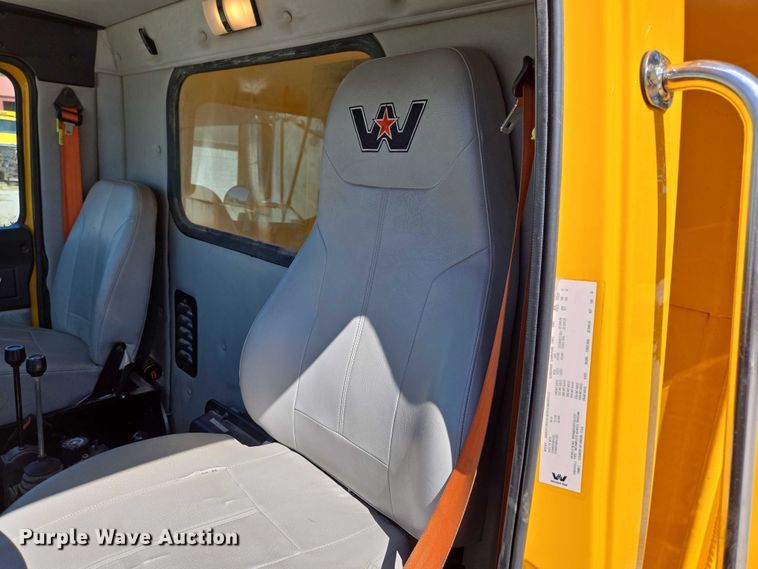 image for item DY0401 2015 Western Star 4700SF dump truck