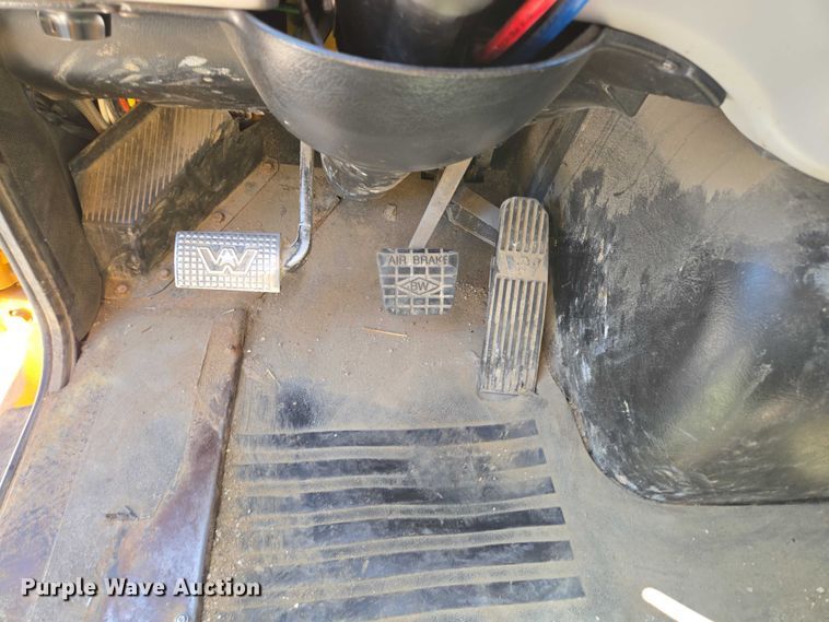 image for item DY0401 2015 Western Star 4700SF dump truck