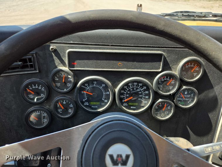 image for item DY0401 2015 Western Star 4700SF dump truck