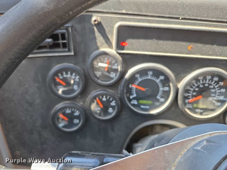 image for item DY0401 2015 Western Star 4700SF dump truck