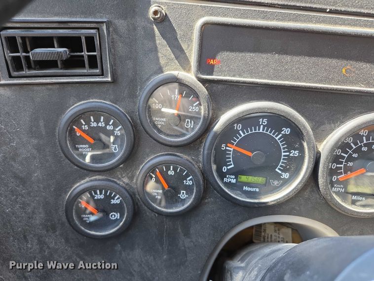 image for item DY0401 2015 Western Star 4700SF dump truck