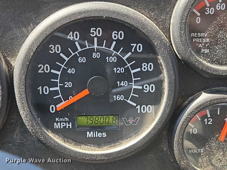 image for item DY0401 2015 Western Star 4700SF dump truck