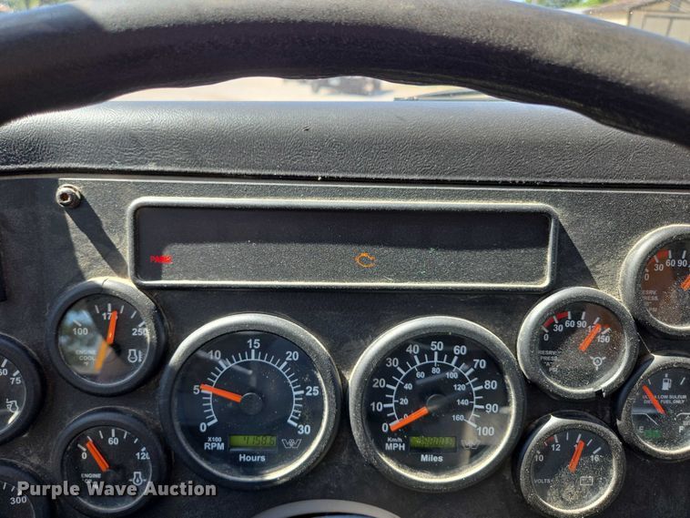 image for item DY0401 2015 Western Star 4700SF dump truck