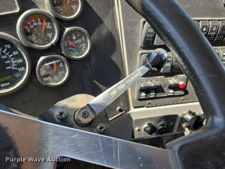 image for item DY0401 2015 Western Star 4700SF dump truck