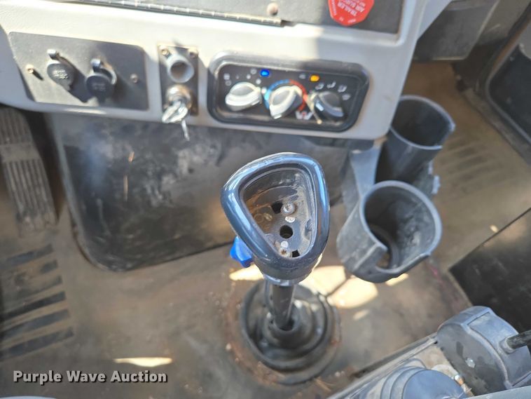 image for item DY0401 2015 Western Star 4700SF dump truck