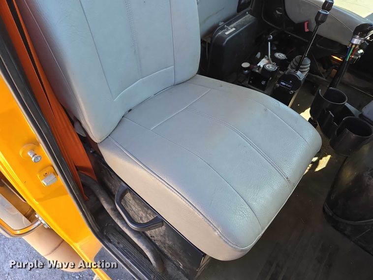 image for item DY0401 2015 Western Star 4700SF dump truck