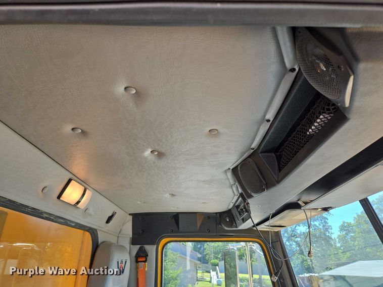 image for item DY0401 2015 Western Star 4700SF dump truck