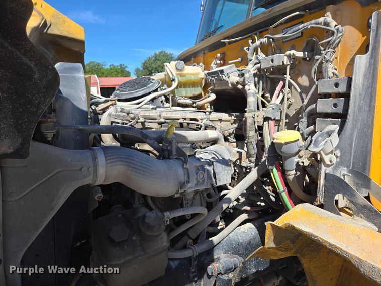 image for item DY0401 2015 Western Star 4700SF dump truck