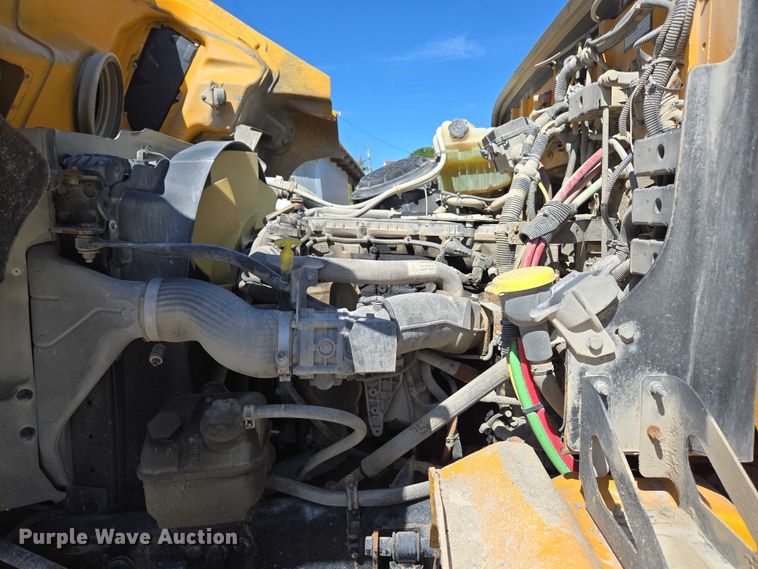 image for item DY0401 2015 Western Star 4700SF dump truck