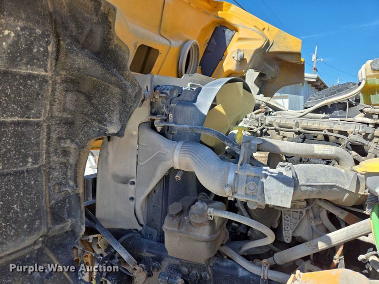 image for item DY0401 2015 Western Star 4700SF dump truck