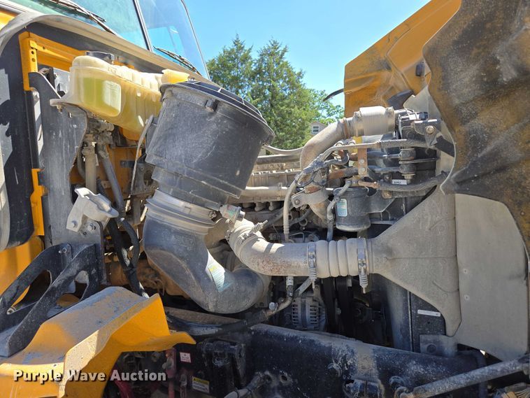 image for item DY0401 2015 Western Star 4700SF dump truck