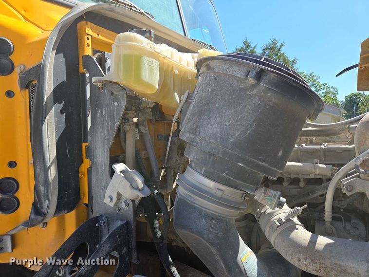 image for item DY0401 2015 Western Star 4700SF dump truck