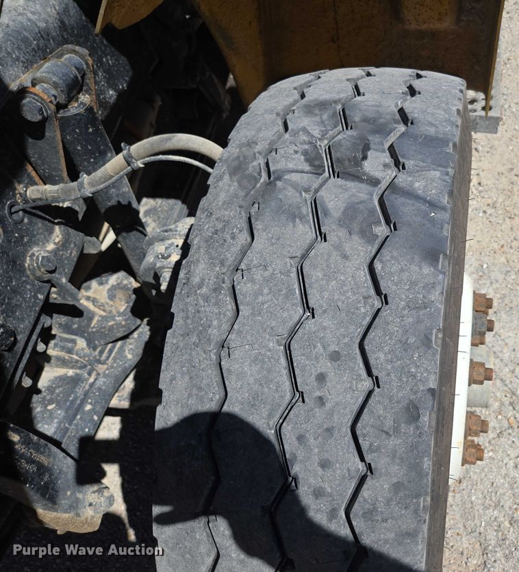 image for item DY0401 2015 Western Star 4700SF dump truck