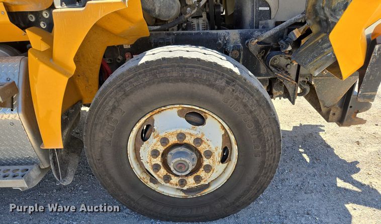 image for item DY0401 2015 Western Star 4700SF dump truck