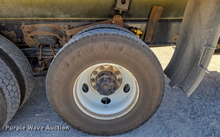 image for item DY0401 2015 Western Star 4700SF dump truck