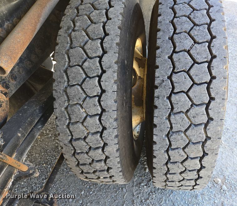 image for item DY0401 2015 Western Star 4700SF dump truck