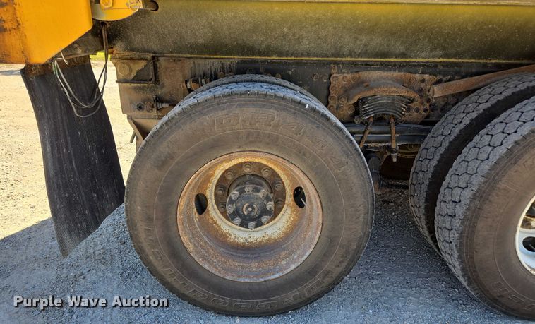 image for item DY0401 2015 Western Star 4700SF dump truck