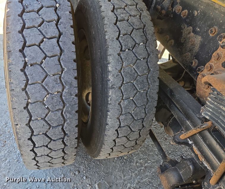 image for item DY0401 2015 Western Star 4700SF dump truck