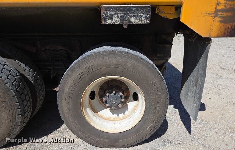 image for item DY0401 2015 Western Star 4700SF dump truck