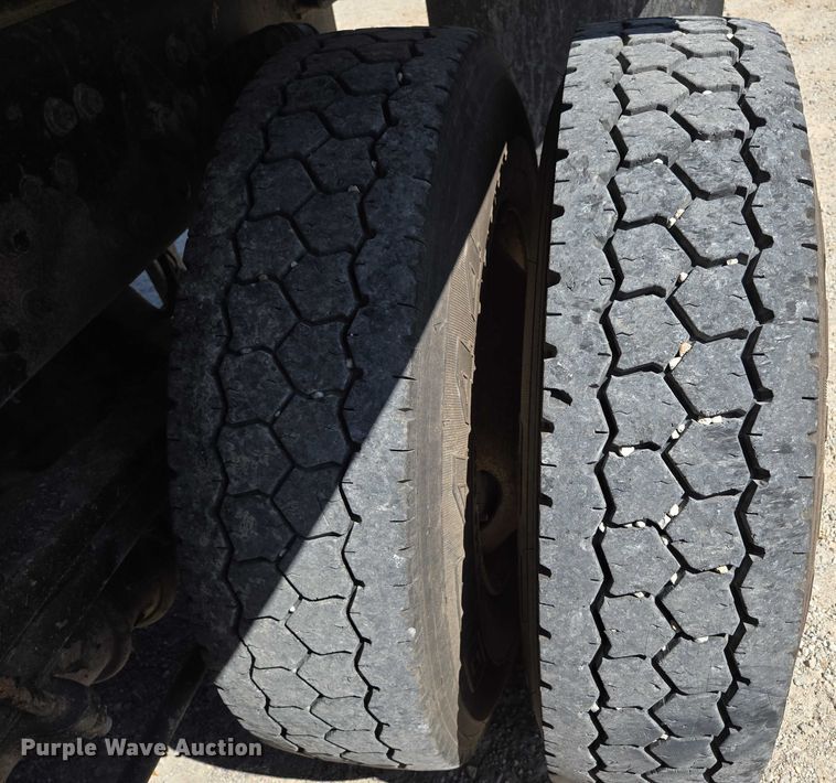 image for item DY0401 2015 Western Star 4700SF dump truck