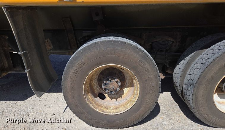 image for item DY0401 2015 Western Star 4700SF dump truck