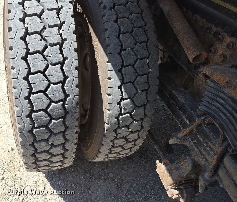 image for item DY0401 2015 Western Star 4700SF dump truck