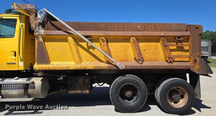image for item DY0402 2007 Sterling L-Line dump truck