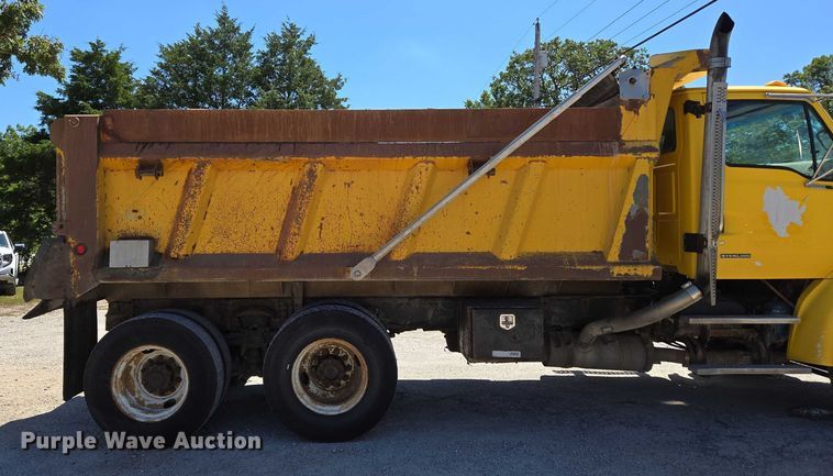 image for item DY0402 2007 Sterling L-Line dump truck
