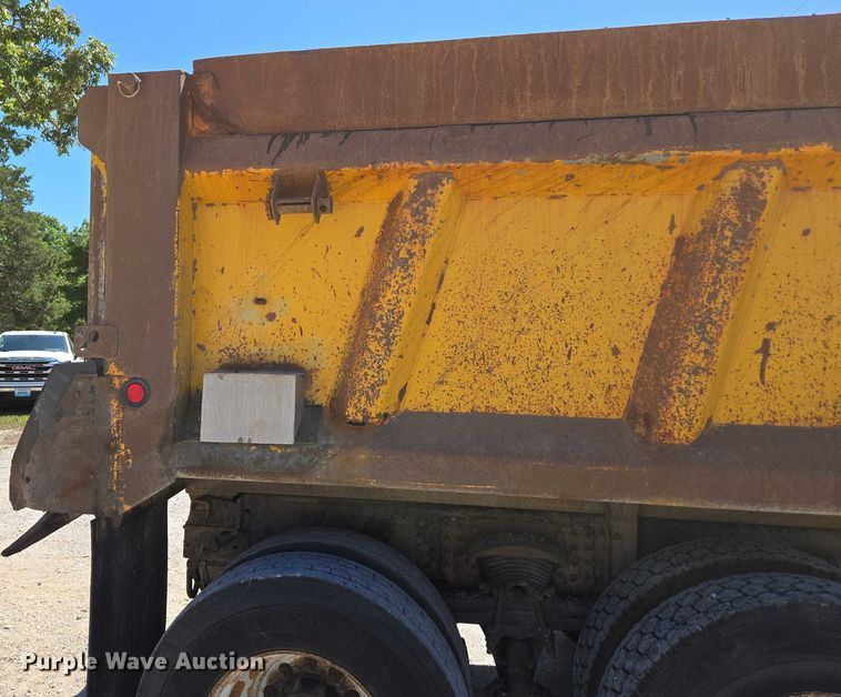 image for item DY0402 2007 Sterling L-Line dump truck