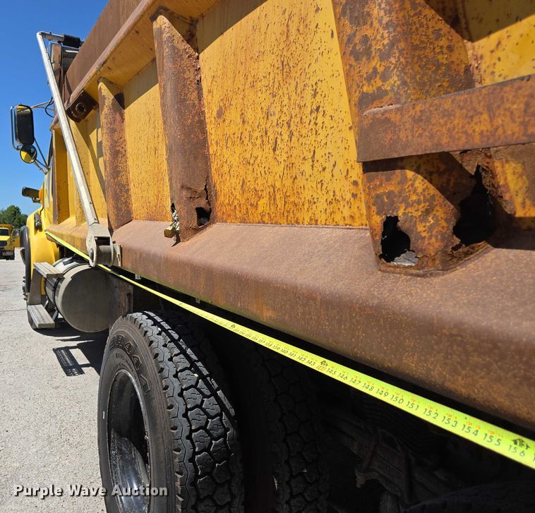 image for item DY0402 2007 Sterling L-Line dump truck