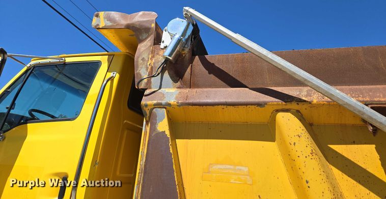 image for item DY0402 2007 Sterling L-Line dump truck